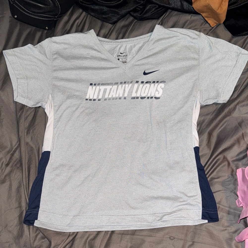 Penn State Nittany Lions Nike Dri-fit Women’s V-Neck!!